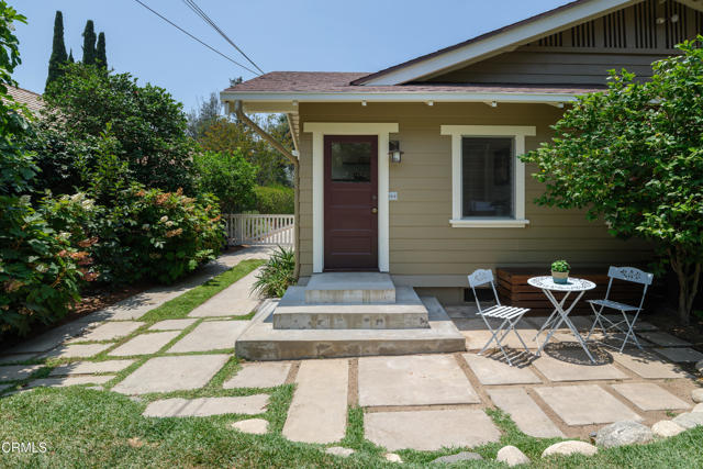 1036 N Chester Avenue, Pasadena CA: https://media.crmls.org/mediaz/3d68024c-1c52-4b29-a50e-5e43b23649f8.jpg