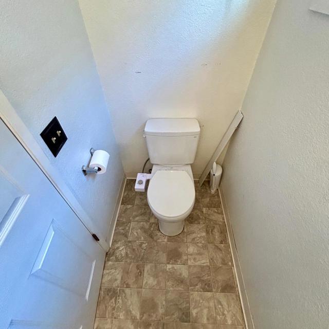 5822 E 16th Street, Oakland CA: https://media.crmls.org/mediaz/3d6945de-3b9d-4ec5-8bbe-e0ef63e51738.jpg