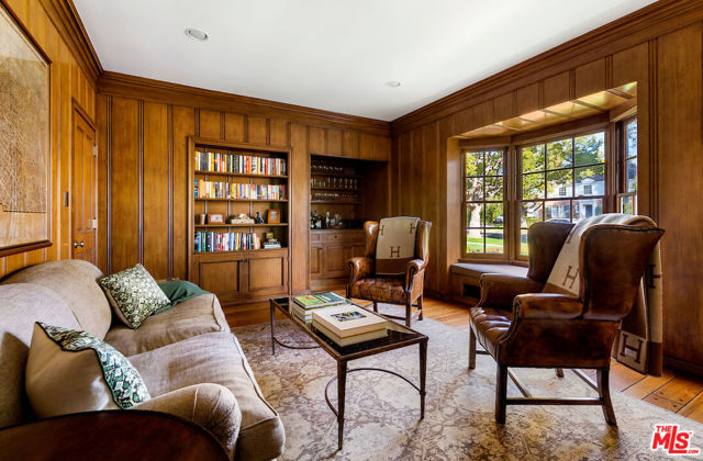 615 Trenton Drive, Beverly Hills CA: https://media.crmls.org/mediaz/3d694754-dd77-402d-b70b-09137e0b3a41.jpg