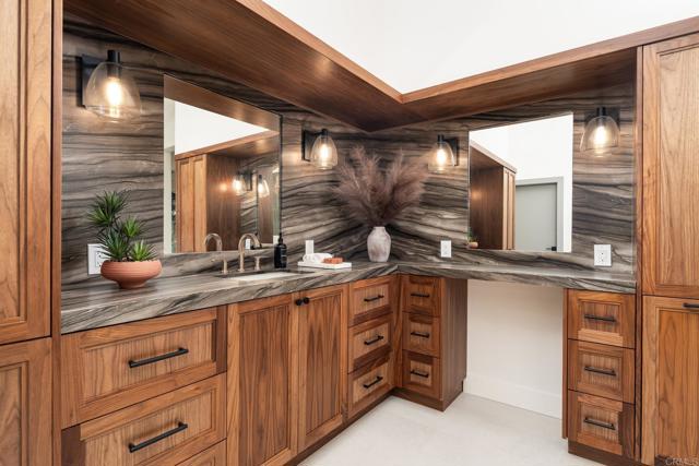 6449 Las Colinas, Rancho Santa Fe CA: https://media.crmls.org/mediaz/3d69a1ac-5142-4ca8-9670-7338a7f822c4.jpg