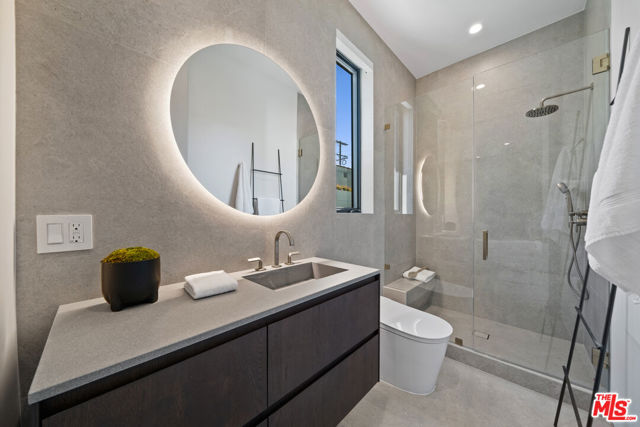 6660 Maryland Drive, Los Angeles CA: https://media.crmls.org/mediaz/3d69a881-6066-4e43-82de-5cba48fe1889.jpg