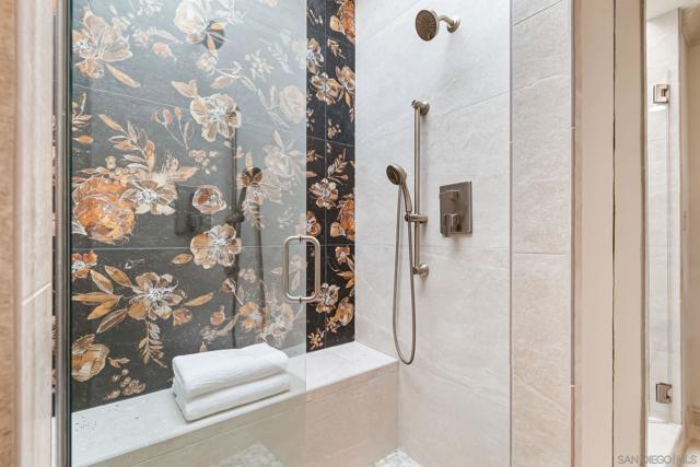 2885 Caminito Merion, La Jolla CA: https://media.crmls.org/mediaz/3d6aabbe-117f-4869-a776-79e14fb08c13.jpg