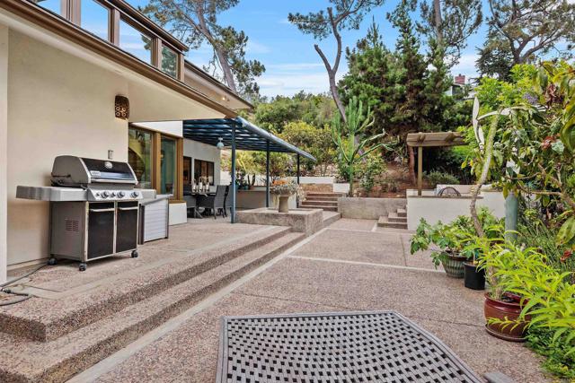 Detail Gallery Image 49 of 60 For 1859 Zapo St, Del Mar,  CA 92014 - 5 Beds | 4/1 Baths