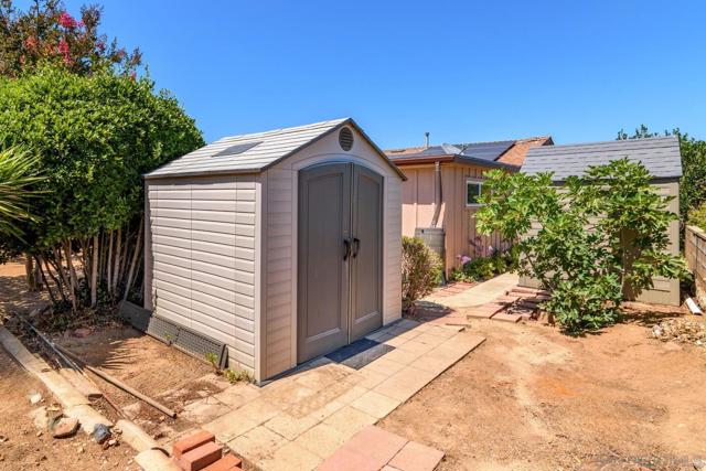 16498 Roca Dr, San Diego CA: https://media.crmls.org/mediaz/3d6b486c-dd56-436b-aac8-b8964e558bde.jpg