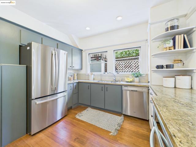 5920 Ivanhoe Rd, Oakland CA: https://media.crmls.org/mediaz/3d6b5cd3-d295-416a-ae9e-333135758d47.jpg