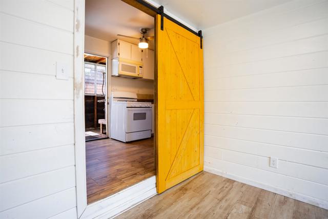 12643 Castle Court Dr, Lakeside CA: https://media.crmls.org/mediaz/3d6cd608-aa4b-4e21-9456-19ca7435bcf1.jpg