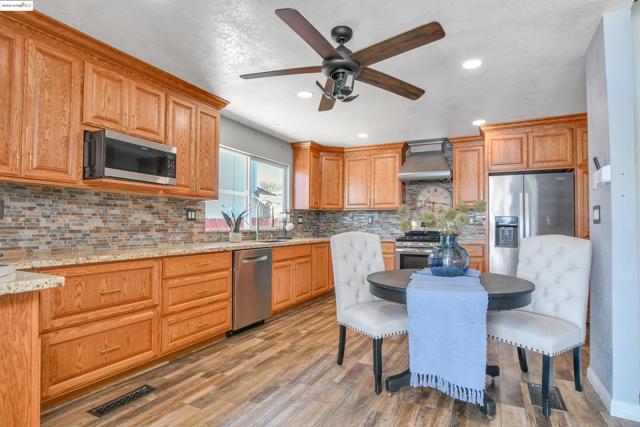 780 Beaver Ln, Discovery Bay CA: https://media.crmls.org/mediaz/3d6cfba2-fccf-4291-a99c-63364ffa64d1.jpg