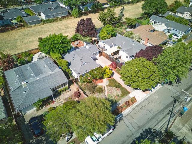 843 15th Avenue, Menlo Park CA: https://media.crmls.org/mediaz/3d6d2343-8eab-436e-8f3b-fb871e295bf4.jpg