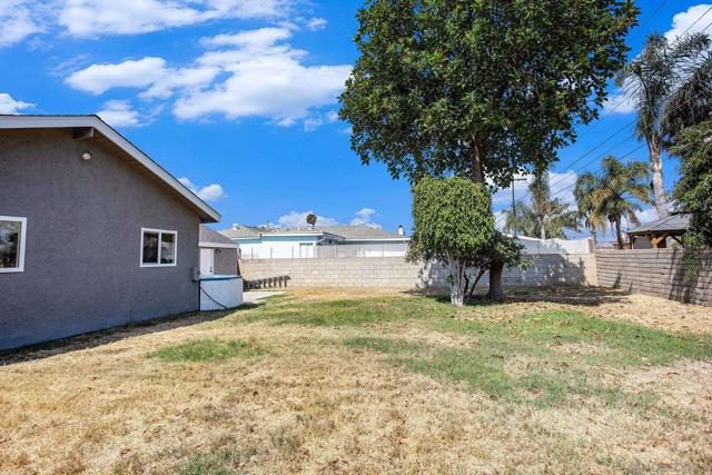 634 Spruce Ave, Imperial Beach CA: https://media.crmls.org/mediaz/3d6d4134-5f4c-4b13-a4e9-945ea17ecaeb.jpg