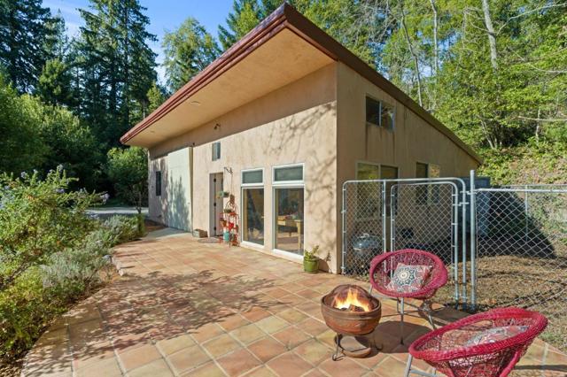 23185 Old Santa Cruz Highway, Los Gatos CA: https://media.crmls.org/mediaz/3d6d5e7f-6c8a-4c2c-ac2b-bd207d38fb0e.jpg