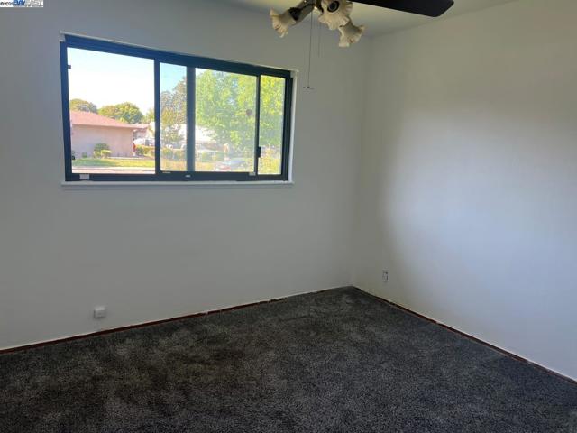 1661 Minnesota St, Fairfield CA: https://media.crmls.org/mediaz/3d6d6dc5-a352-4b08-9f70-fc4f689df167.jpg