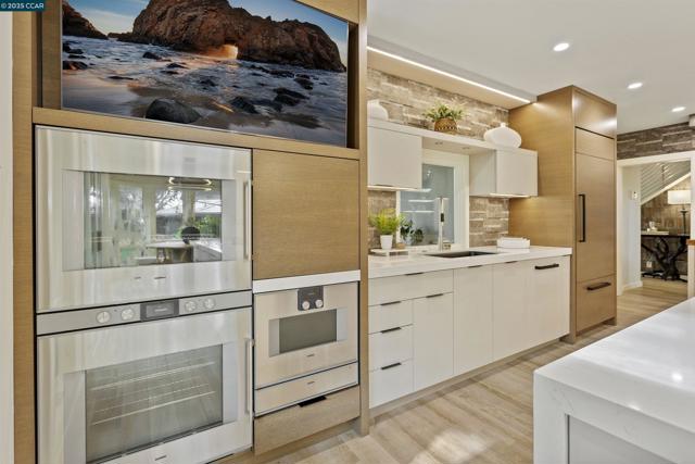 1121 Estates Dr, Lafayette CA: https://media.crmls.org/mediaz/3d6eb4b9-9ab2-4804-a9b2-b9f716819f18.jpg