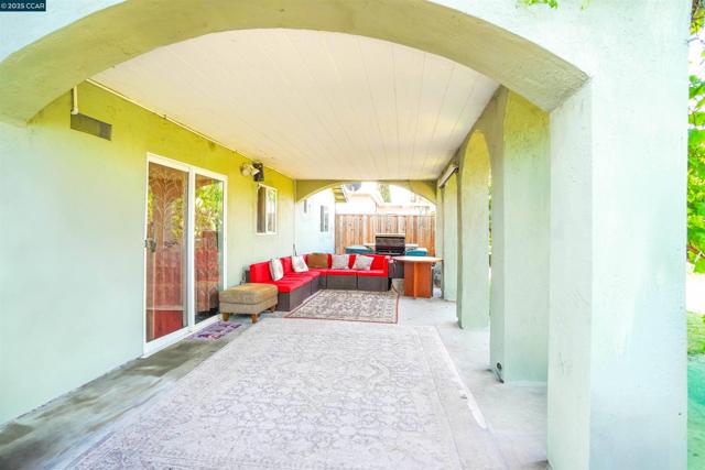 37 Wharf Dr, Bay Point CA: https://media.crmls.org/mediaz/3d6f4ea8-9049-4fbf-b345-a4e29451ae52.jpg