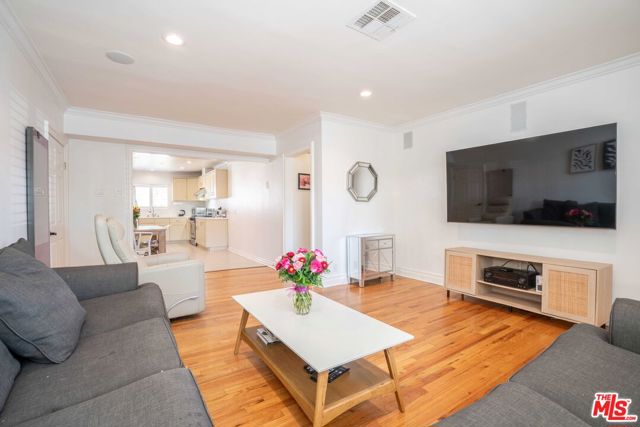 17507 Emelita Street photo 3