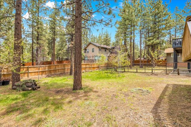 39656 Forest Road, Big Bear CA: https://media.crmls.org/mediaz/3d6fde91-ab76-427f-82a0-31971a00dba7.jpg