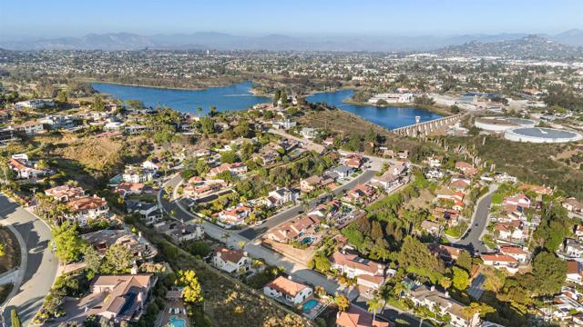 5838 Yokohama Ct, San Diego CA: https://media.crmls.org/mediaz/3d6ff152-1f93-485a-b68a-234aa5f54c20.jpg