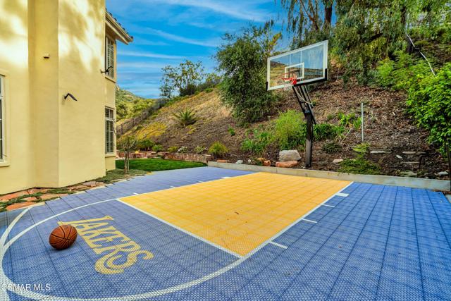 32834 Barrett Drive, Westlake Village CA: https://media.crmls.org/mediaz/3d6ff5d2-6f5a-4ffa-a0d3-0d9edb9211d0.jpg