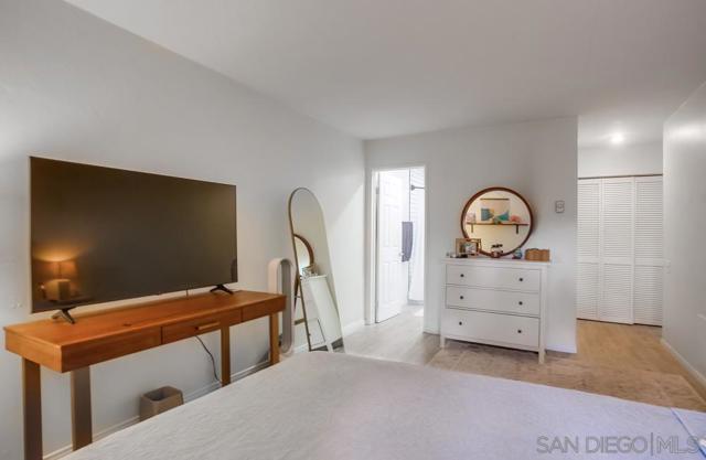 Image 22 of 44 For 4600 Lamont Street  212