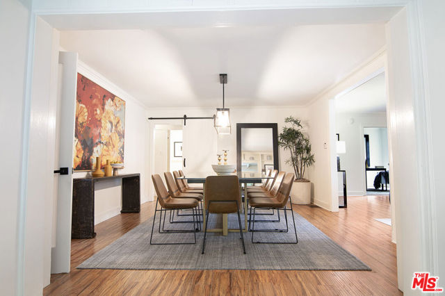565 N Arden Boulevard, Los Angeles CA: https://media.crmls.org/mediaz/3d719ca4-edb3-4801-ba7c-25bde04f2326.jpg