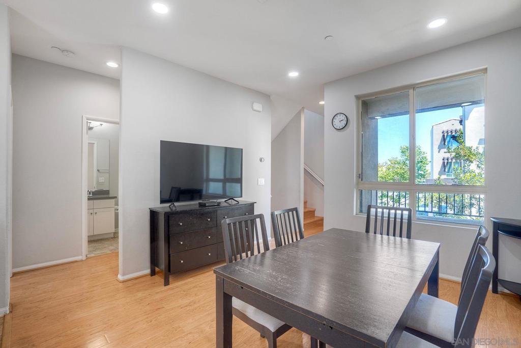 https://media.crmls.org/mediaz/3d71cd5e-151d-479f-8b27-0f629c8ad7c8.jpg?preset=X-Large