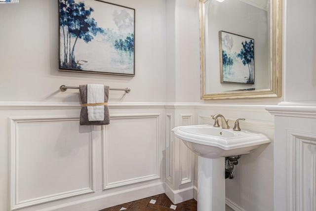 1049 S WEDGEWOOD DR, San Ramon CA: https://media.crmls.org/mediaz/3d71d714-b181-49a4-a549-c5921d11416f.jpg