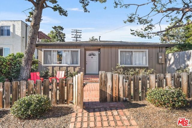 12784 Via Cortina, Del Mar CA: https://media.crmls.org/mediaz/3d71de73-6b4b-47fc-8baa-2bbfd6aefb11.jpg