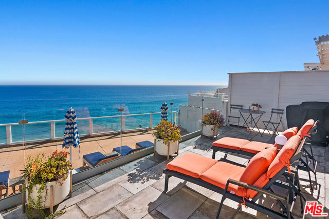 27400 Pacific Coast Highway, Malibu CA: https://media.crmls.org/mediaz/3d727fd0-3806-4ca8-87c3-60a983eb02fb.jpg