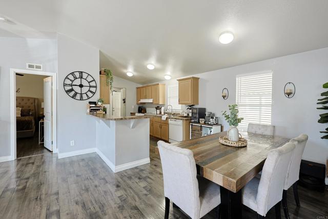 Detail Gallery Image 10 of 61 For 10767 Jamacha Bld Spc 151,  Spring Valley,  CA 91978 - 3 Beds | 2 Baths