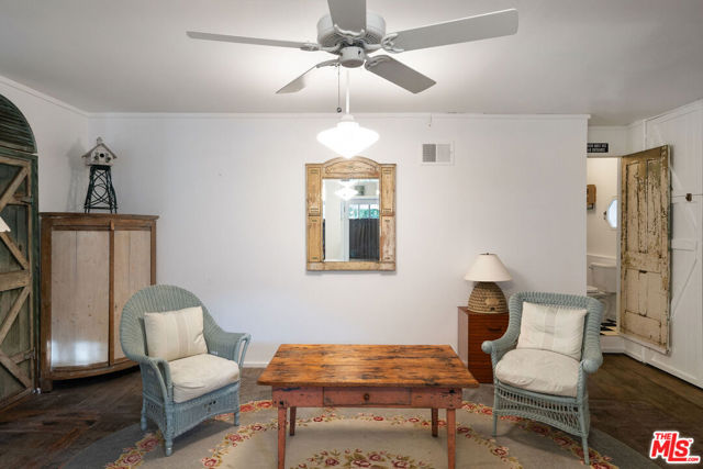 2020 Coldwater Canyon Drive, Beverly Hills CA: https://media.crmls.org/mediaz/3d735986-e88a-4a91-8127-c83249fa08dd.jpg