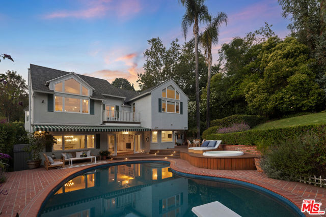 11818 Laurel Hills Road, Studio City CA: https://media.crmls.org/mediaz/3d7375c9-6d76-46d6-a6a8-d98ffbde2a49.jpg