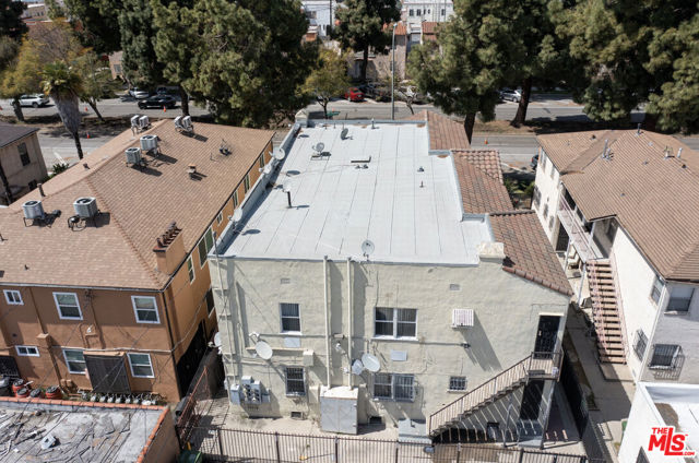 4264 Leimert Boulevard, Los Angeles CA: https://media.crmls.org/mediaz/3d738617-02a6-498c-b4be-2dfb1e5c1d38.jpg