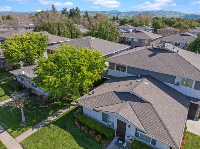 5492 Tradewinds Walkway, San Jose CA: https://media.crmls.org/mediaz/3d73f70e-d6e8-4c03-8b40-b480cd9e1c3d.jpg