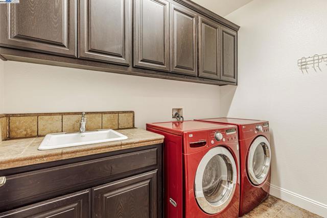 3579 Rimini Ln, Dublin CA: https://media.crmls.org/mediaz/3d7451b9-0c93-4f2c-a04a-523aeab00cae.jpg