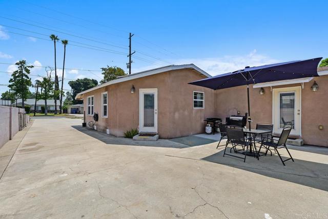 1429 N Campus Ave, Ontario CA: https://media.crmls.org/mediaz/3d747feb-954e-474e-aba3-3cdfd1a4624c.jpg