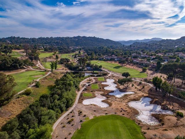 10562 Aspen Gln, Escondido CA: https://media.crmls.org/mediaz/3d74fd2e-808f-4788-a20a-80a4a4f5c597.jpg