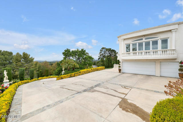 932 Rosario Drive, Thousand Oaks CA: https://media.crmls.org/mediaz/3d755642-016a-4439-a35b-08c4299226f5.jpg