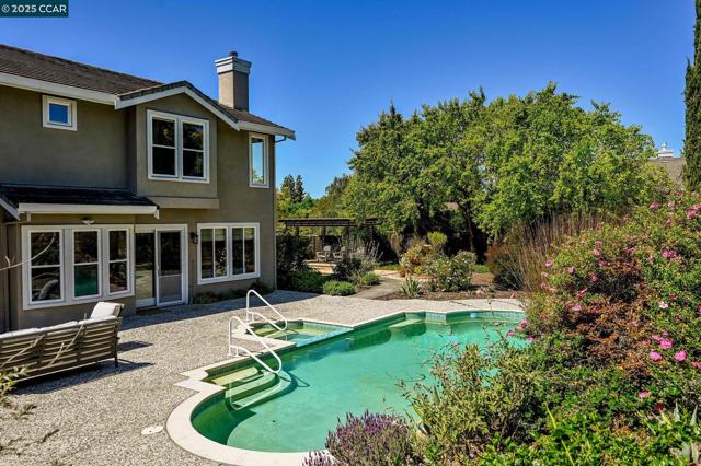 303 Ensley Court, Alamo CA: https://media.crmls.org/mediaz/3d75c90d-26af-4509-a75d-66267fa7f89d.jpg