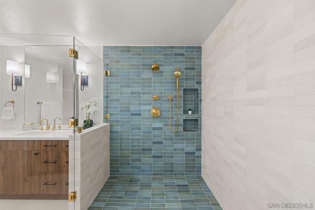 896 La Jolla Rancho Road, La Jolla CA: https://media.crmls.org/mediaz/3d75d7a8-9d59-4880-9d77-d9800d854e73.jpg