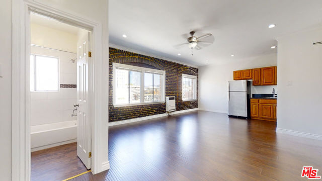 738 New Hampshire Avenue, Los Angeles CA: https://media.crmls.org/mediaz/3d761506-c1cb-42bf-8a08-e8ddea31e26c.jpg