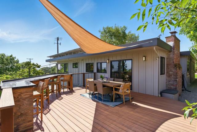 3996 Jefferson Avenue, Redwood City CA: https://media.crmls.org/mediaz/3d764428-8a8f-459f-a191-14dbf1e3946f.jpg