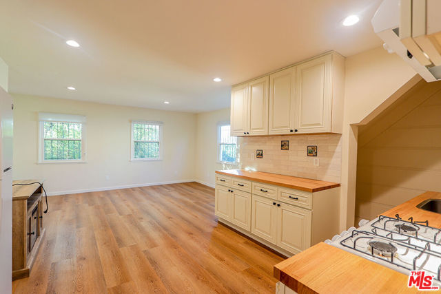 3131 & 3135 Oakcrest Drive, Los Angeles CA: https://media.crmls.org/mediaz/3d765d2f-aca5-4935-93d6-fd0b92f36181.jpg