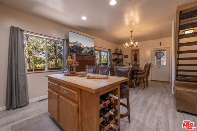 817 Grass Valley Road, Lake Arrowhead CA: https://media.crmls.org/mediaz/3d76c08e-126e-4532-8133-fc9ea29b83cb.jpg