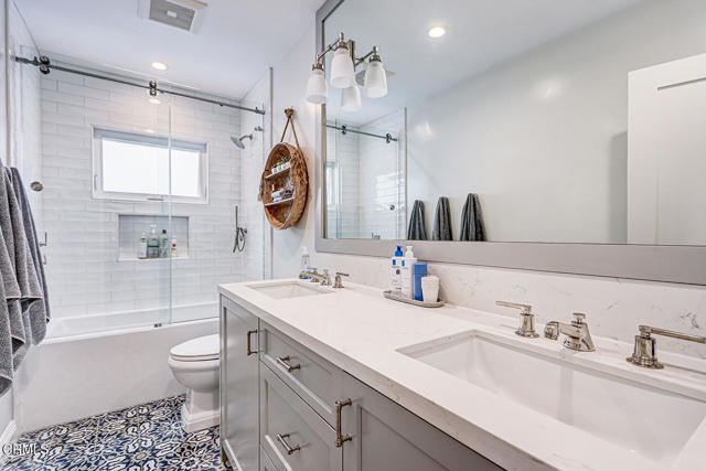 Navarro - 1211 1st_Bathroom2 (1)