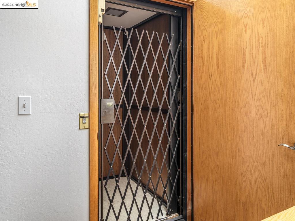 https://media.crmls.org/mediaz/3d7762f6-d397-4100-b0a2-e23251fbd2b2.jpg?preset=X-Large
