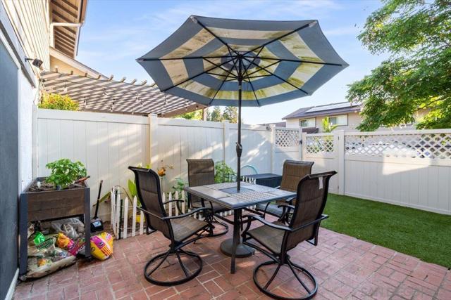 220 Eveningside Gln, Escondido CA: https://media.crmls.org/mediaz/3d778948-b94a-48e8-a4d9-f2d6069ff935.jpg