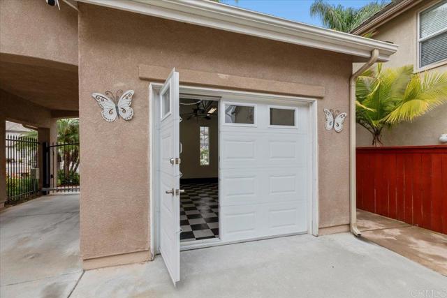 320 Crownview Ct, San Marcos CA: https://media.crmls.org/mediaz/3d779464-66eb-4554-8aaa-ab3aaeafd918.jpg