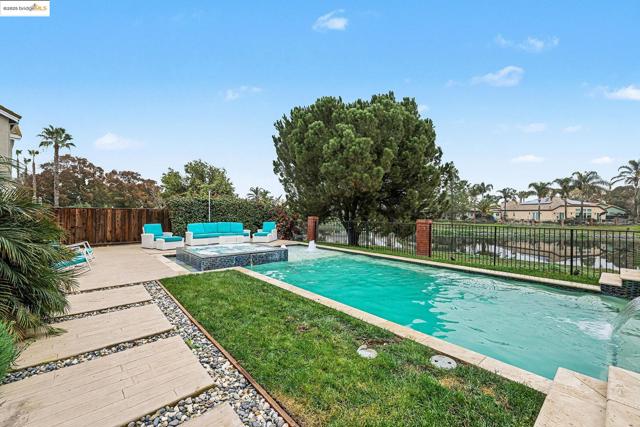 2127 Prestwick Dr, Discovery Bay CA: https://media.crmls.org/mediaz/3d7812c9-ae3b-4940-9276-123b3cdd0b91.jpg