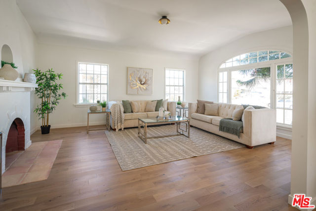 1826 W 78th Street, Los Angeles CA: https://media.crmls.org/mediaz/3d7857dd-bf7e-4ccc-ae71-bbb1e9cafa29.jpg