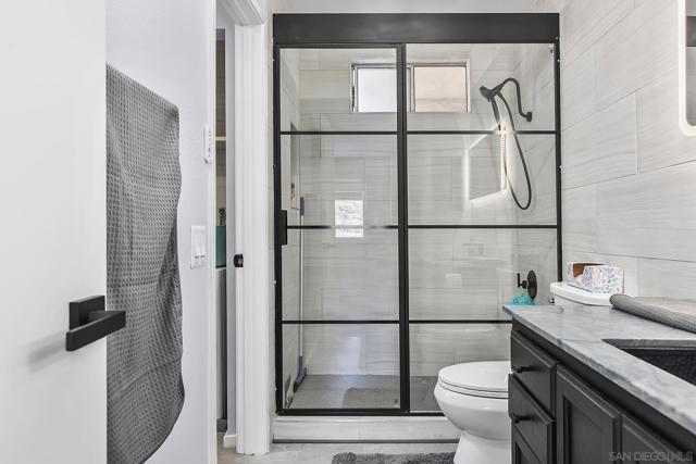 2510 Clairemont Dr, San Diego CA: https://media.crmls.org/mediaz/3d78fe11-32a2-4213-a72d-9c99c4b4c0f8.jpg