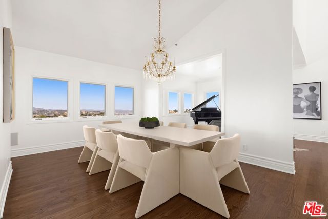 6 Bed Home for Sale in Los Angeles, California